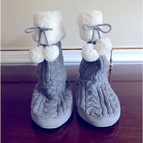 DearFoams Lounge/Slipper Pom Pom Bootie - Picture 1 of 3